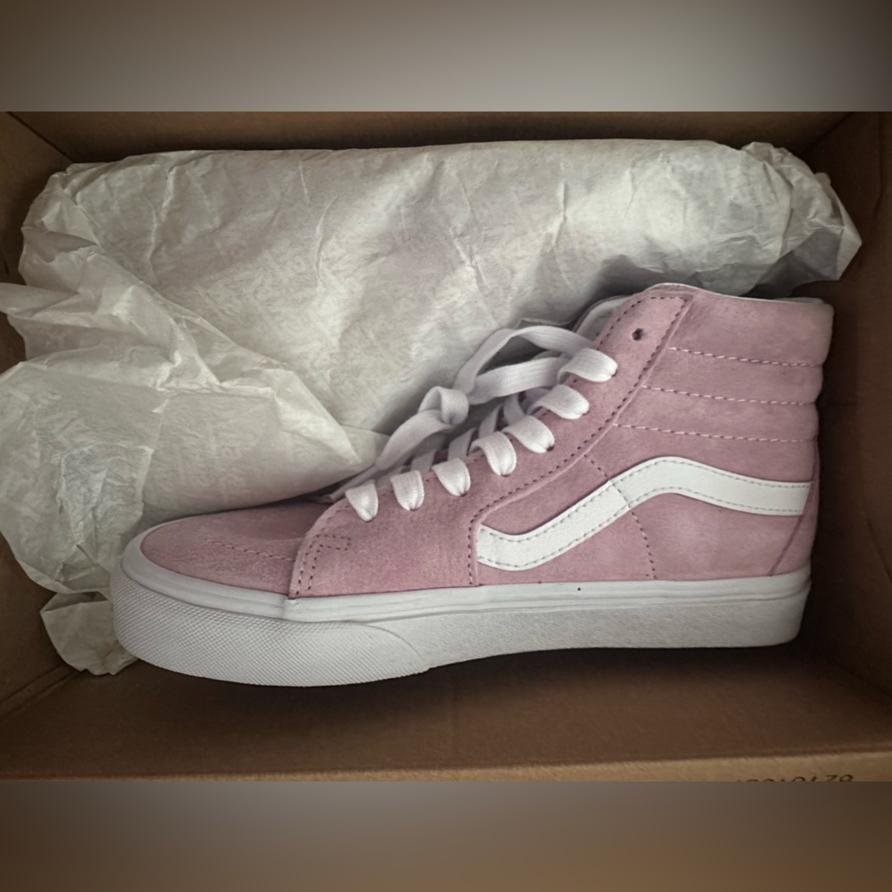 New Unused Vans Sk8-Hi Hightop shoes in color Pig Suede Zephyr